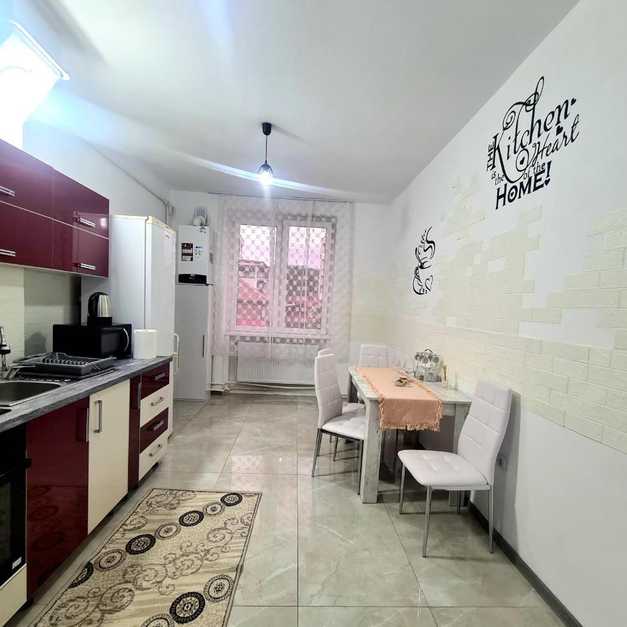 Mural Art Apartament Петрошань Екстер'єр фото